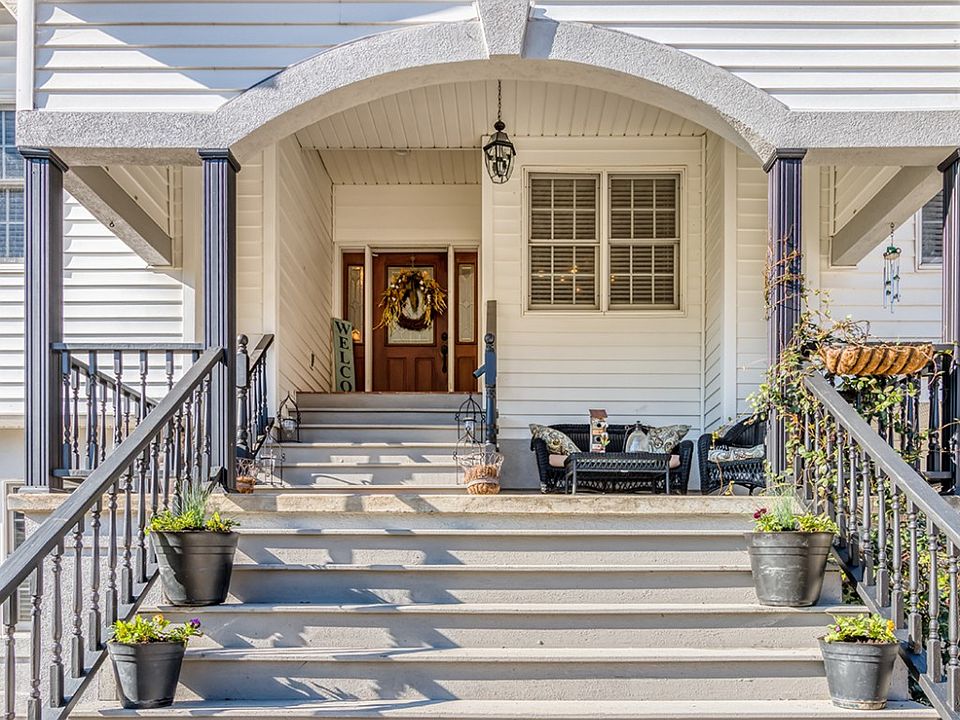 1st image of 2887 Forest Hills Cir
