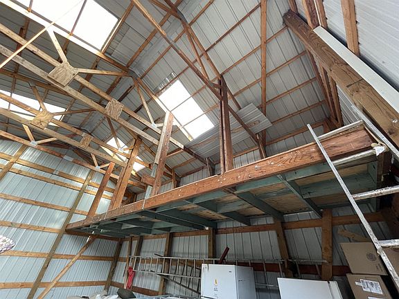 4th image of 255 Waverly Pl