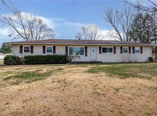 515 Maddox Dr, Mount Zion, IL