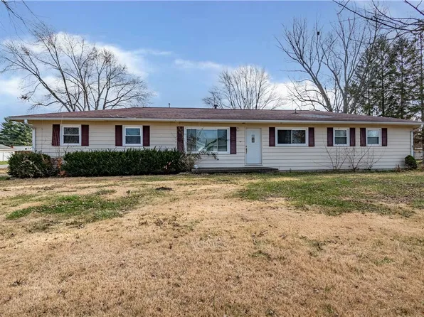 515 Maddox Dr, Mount Zion, IL 62549
