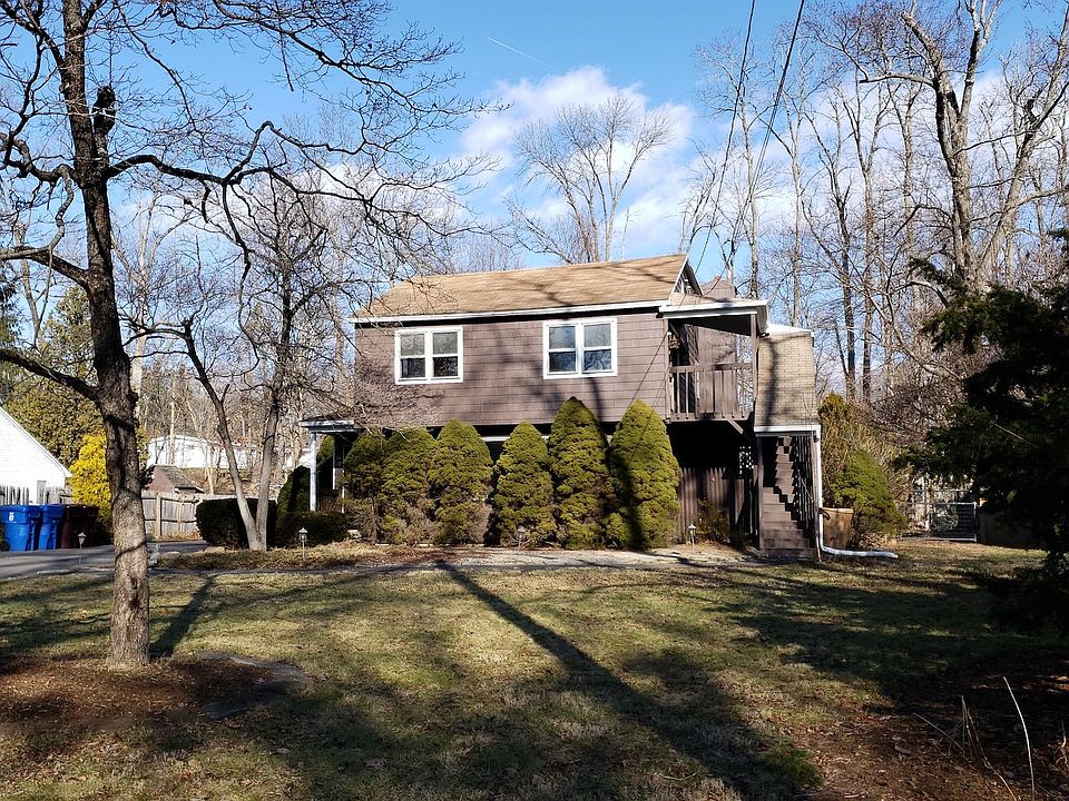 Front of rental home from street (Sequassen Road)