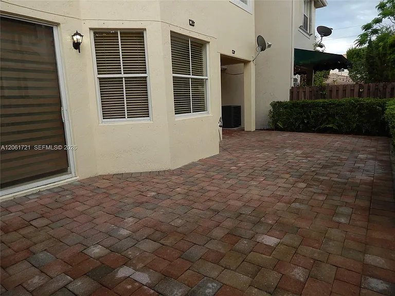 320 SW 87th Ct — Photo 28