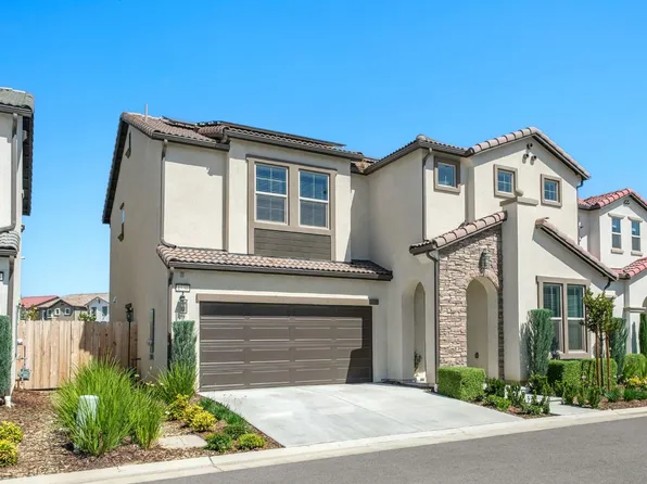 1530 E Via Lupino Dr, Fresno, CA 93730