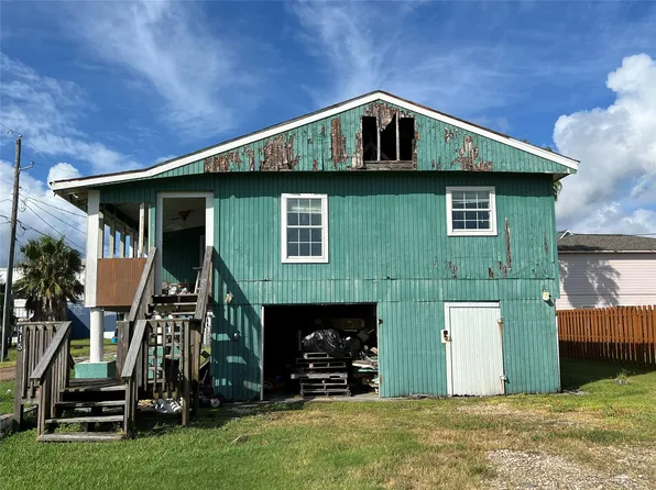 415 Oyster St, Surfside Beach, TX 77541