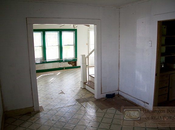 5th image of 218 W Lincoln Ave