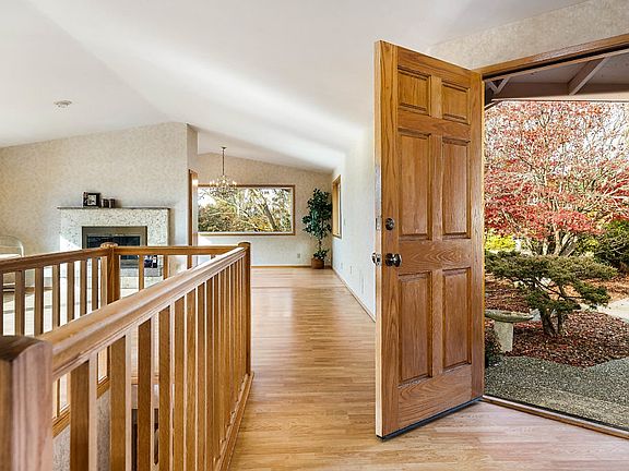 3rd image of 2346 Fairway Ln