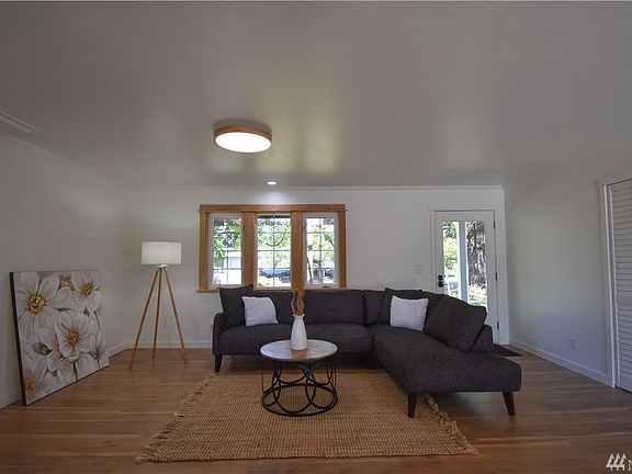5th image of 190 Sunland Dr
