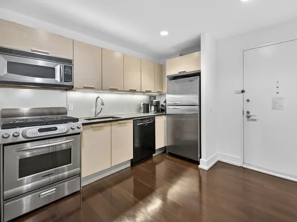 350 West 42nd Street image 6 of 11