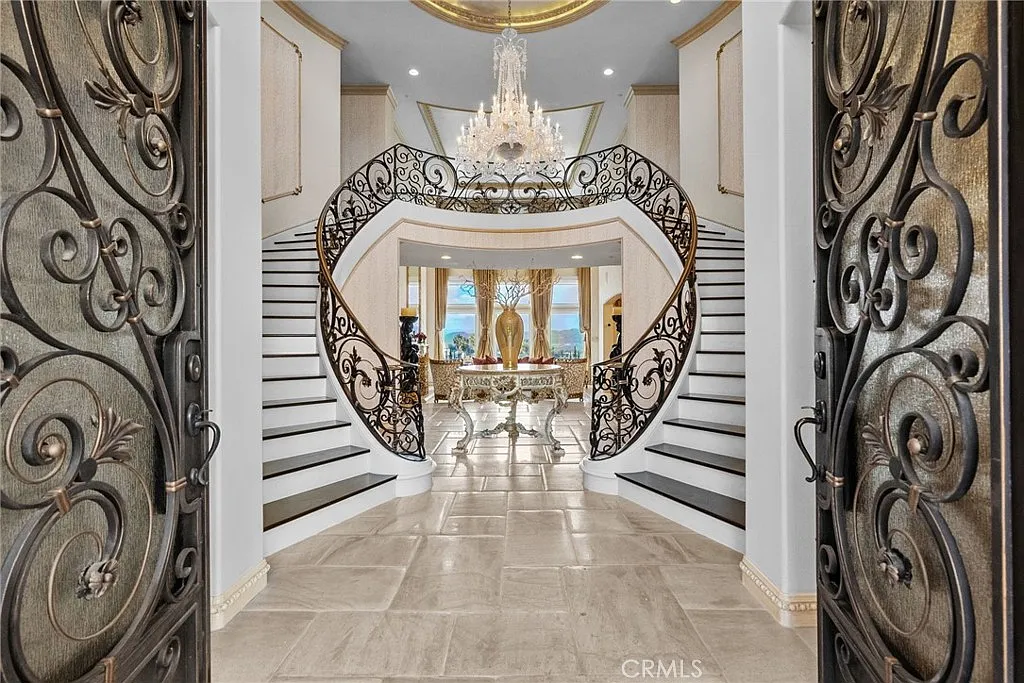 6 bed, 6549 sqft, $20,000 — Photo 4