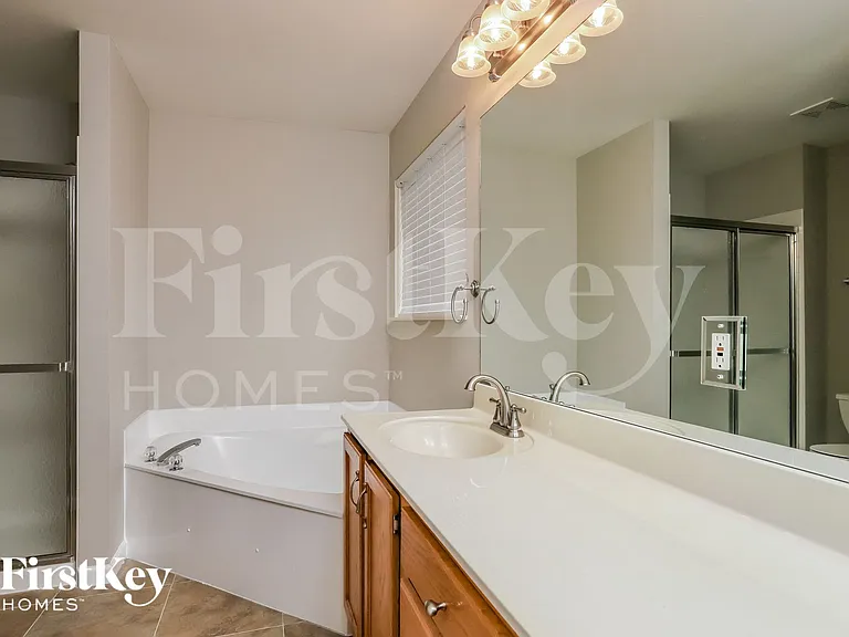 3322 Hampton Xing — Photo 10