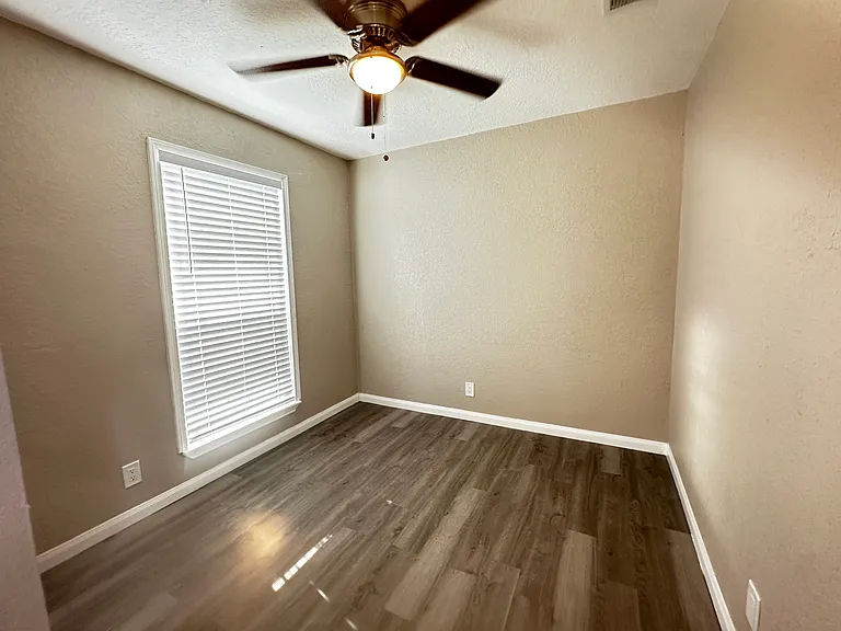 8426 Glen Ct — Photo 9