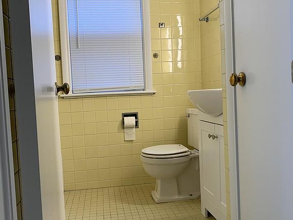 4th image of 7124 S Francisco Ave #1