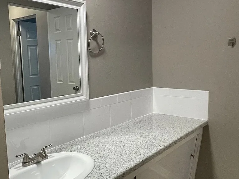 1166 W Lilley Ave — Photo 47