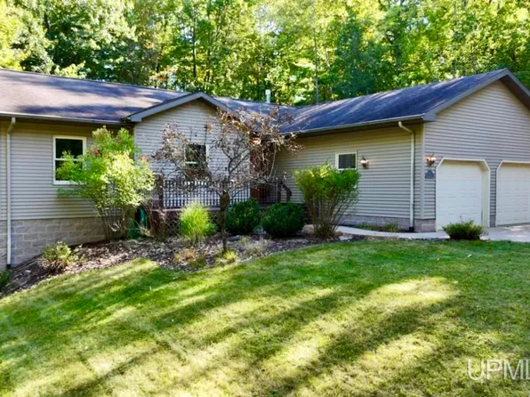 51 S Tracie Ln, Marquette, MI 49855