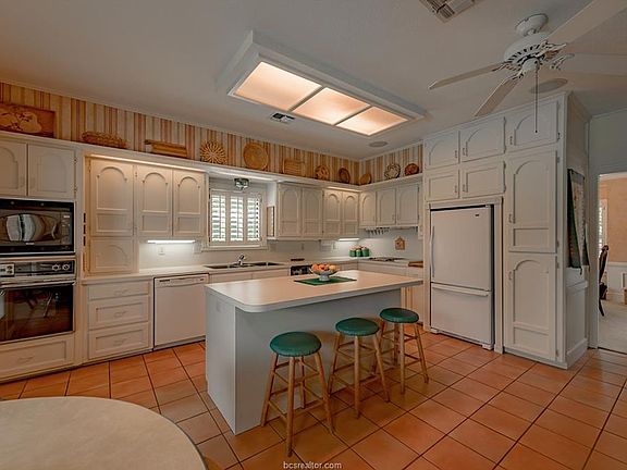 3rd image of 2429 E Briargate Dr