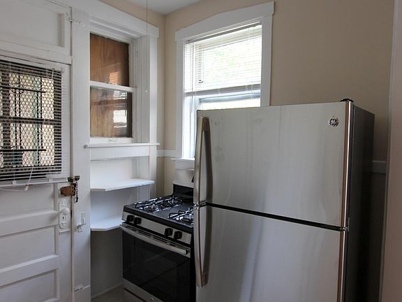 2nd image of 636 W Arlington Pl