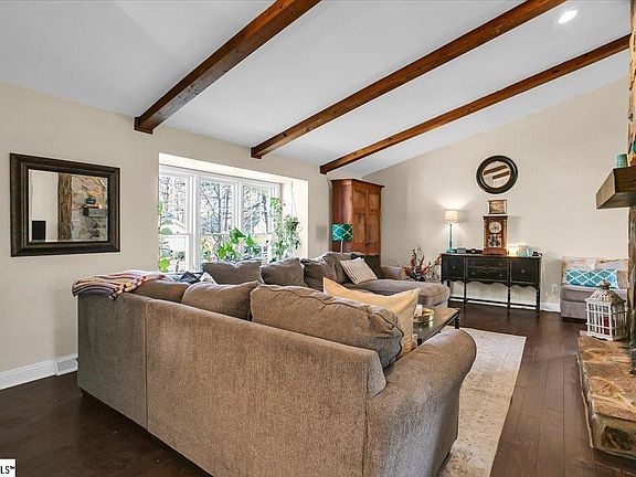 4th image of 114 Crowndale Dr