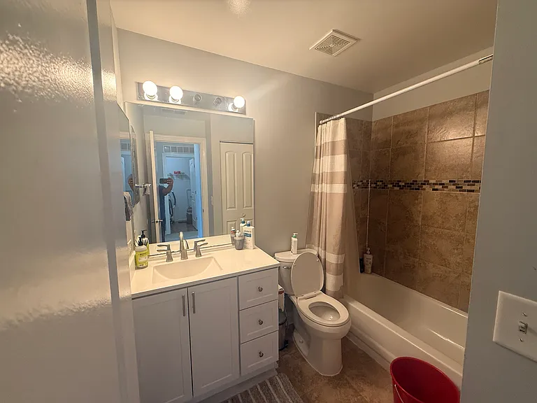 1381 Newport St — Photo 14