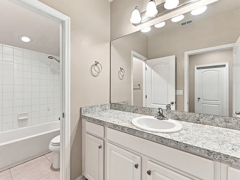 17013 Vilesta Dr — Photo 30