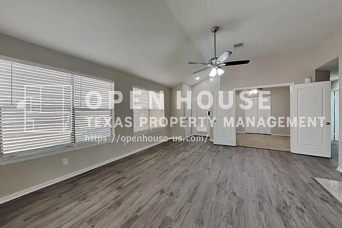 3 bed, 2.0 bath, 1304 sqft, $1,800 — Photo 3