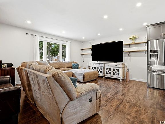 5th image of 114 McSherry CRESCENT