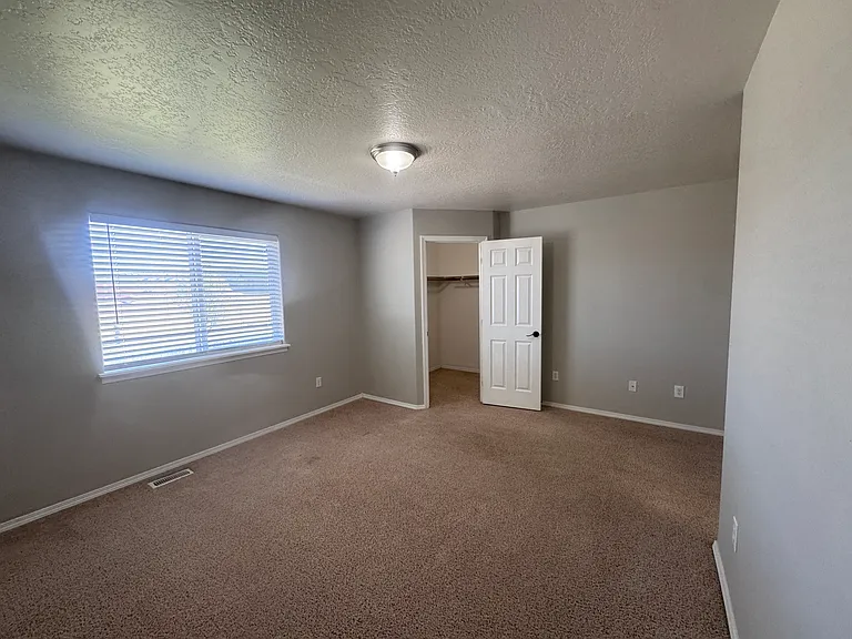 1700 NE Cinder Loop — Photo 25