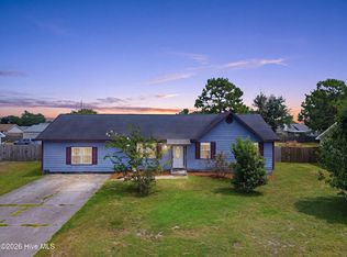 215 S Ginger Dr, Hubert, NC 28539