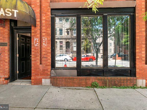 2nd image of 1119 N Lovegrove St