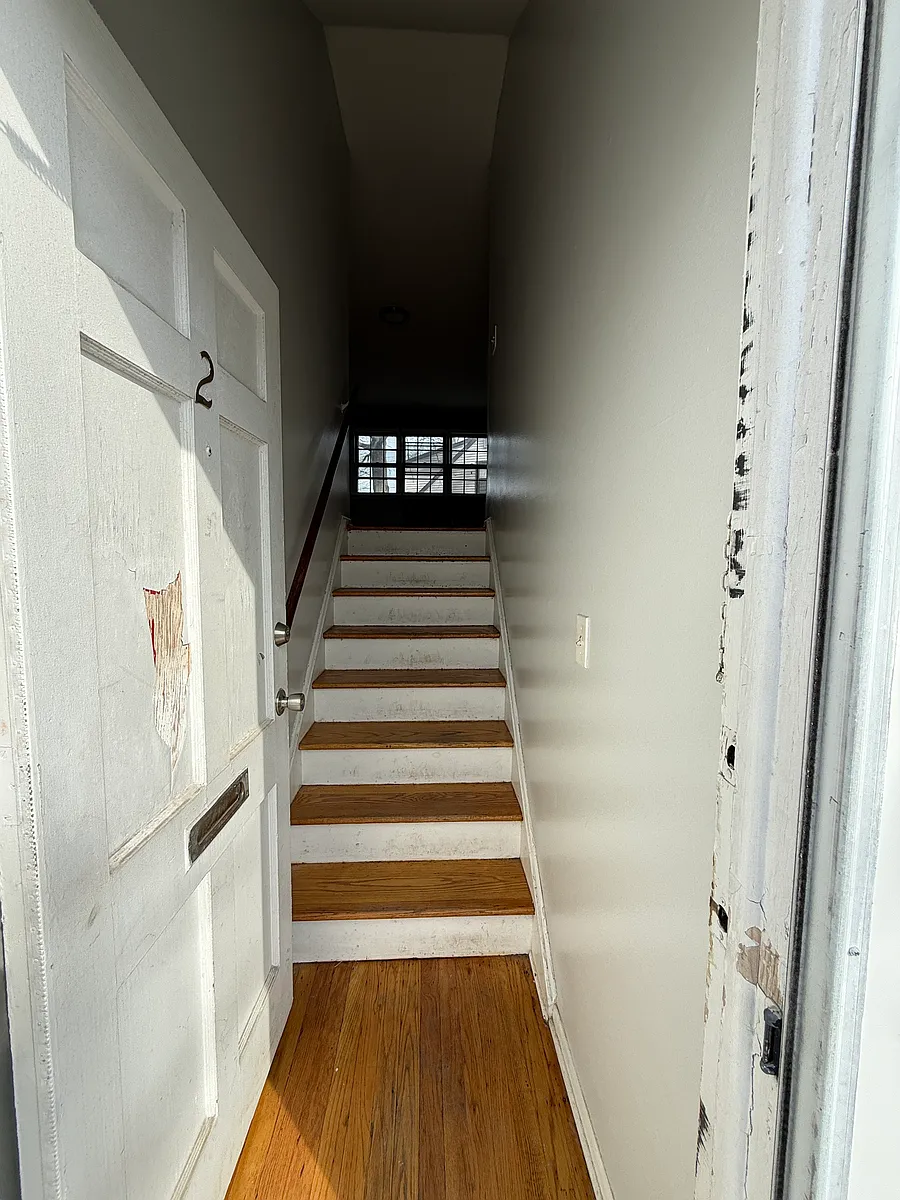 Building Photo - 612 Ziegler Ave #2