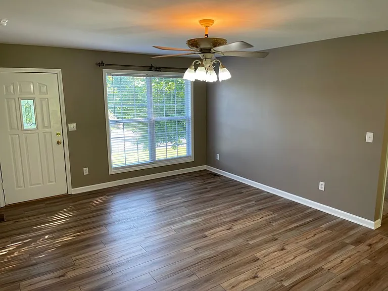 828 Mulberry Dr — Photo 13