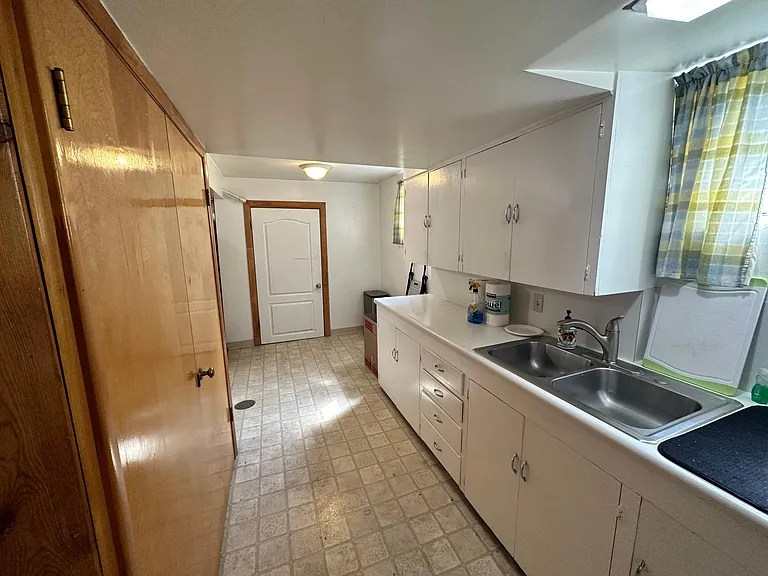 1586 E Blaine Ave — Photo 8