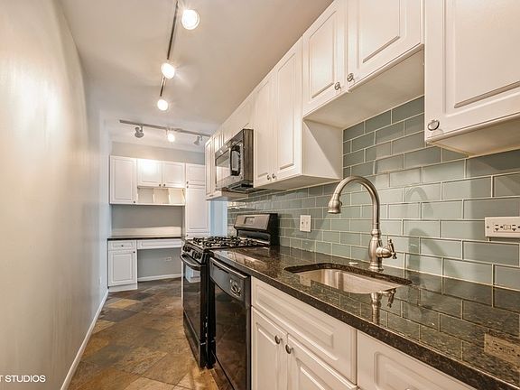 2nd image of 435 W Oakdale Ave APT 1B