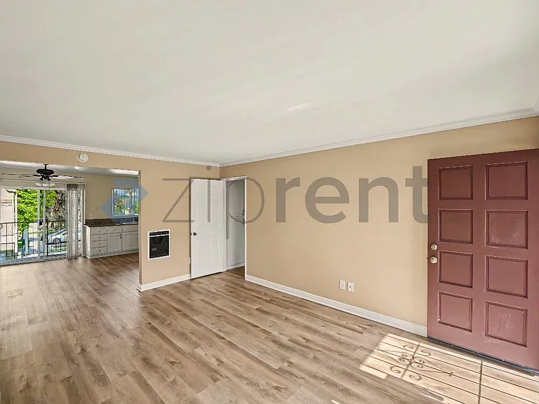3523 W Savanna St #9 — Photo 6