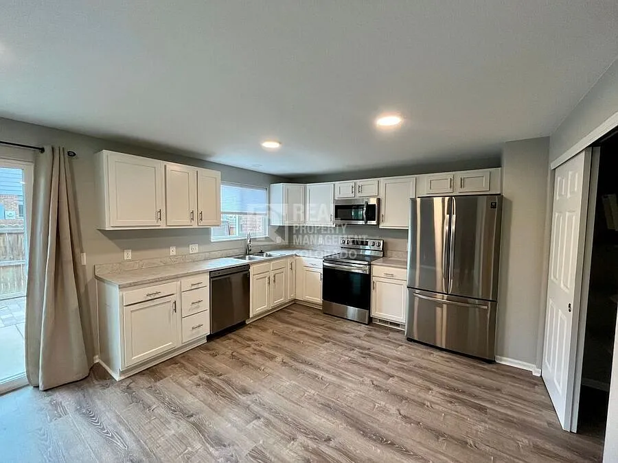 Lovely Westminster Townhome in Sunset Ridge | 2 Bed + Bonus Room | Pool Access — Photo 3