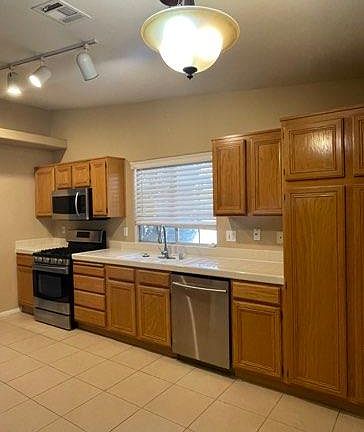 4th image of 450 Richgold St