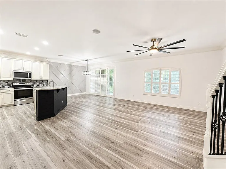 10403 Belfry Cir — Photo 2