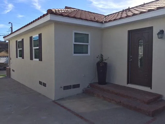3 bed, 2020 sqft, $5,765 — Photo 2