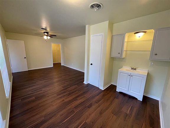 4th image of 205 E Crestmont Dr