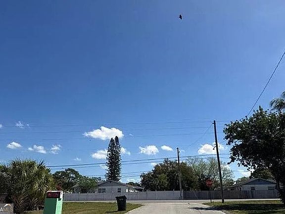 4th image of 3033 Karen Ave