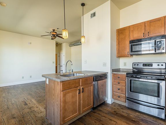2nd image of 912 N Central St #304