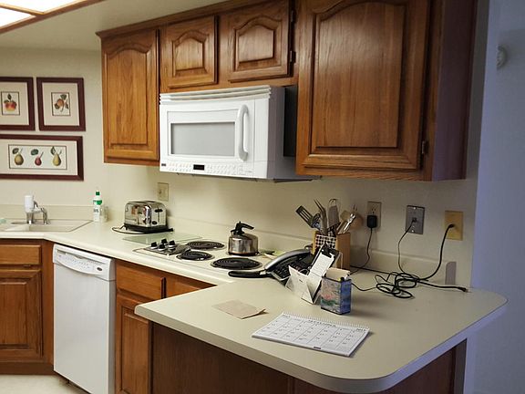 4th image of 17404 N 99th Ave Unit 231