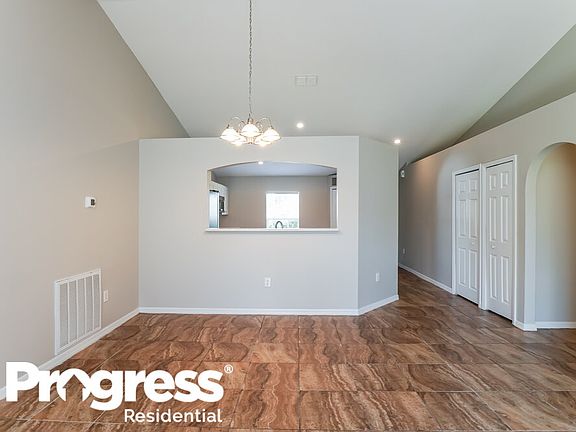 4th image of 907 Cannes Dr