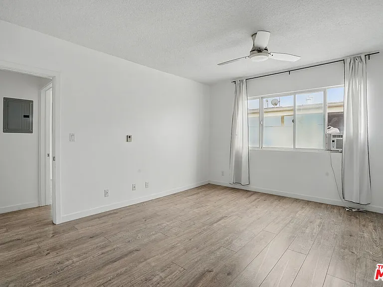 930 3rd St #303 — Photo 23