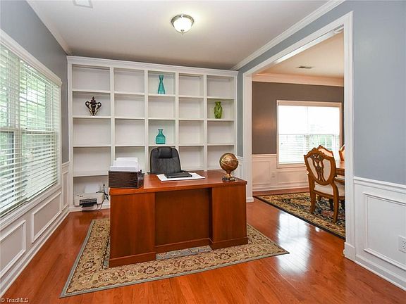 3rd image of 900 Redland Dr