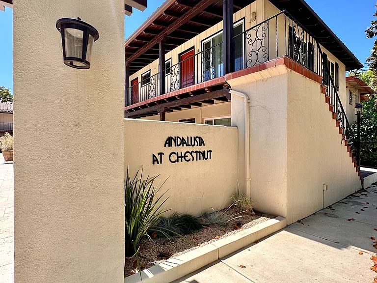 530 Chestnut St — Photo 3
