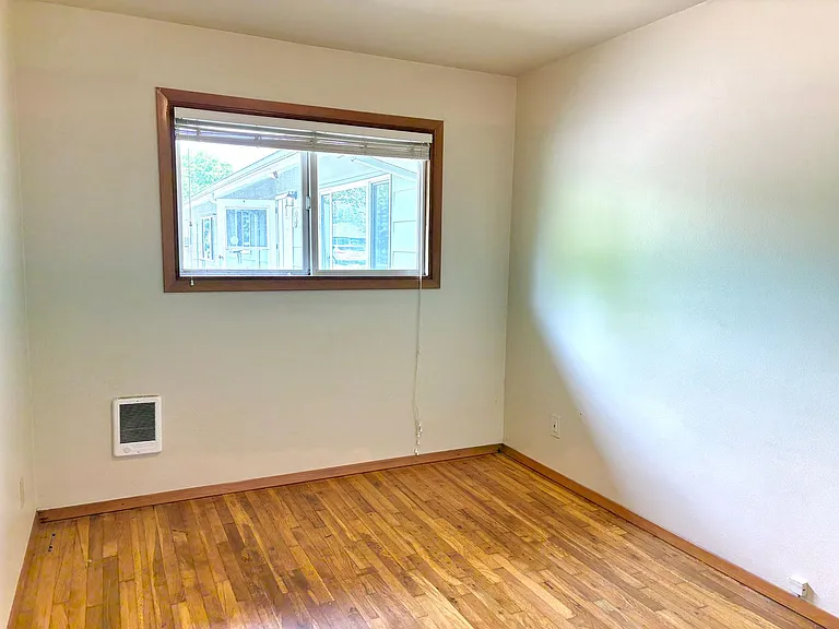 300 Lincoln St — Photo 9
