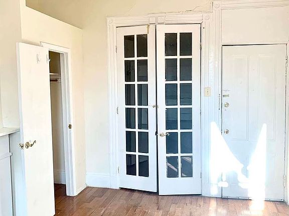5th image of 235 Irving Ave #3