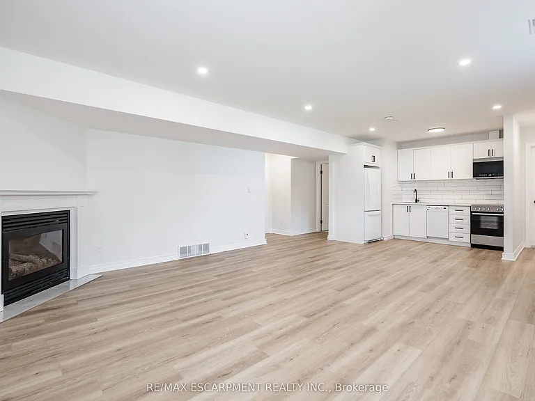 7669 Alpine Dr #LOWER — Photo 10