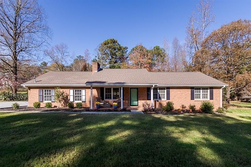1st image of 304 Tuck Ln