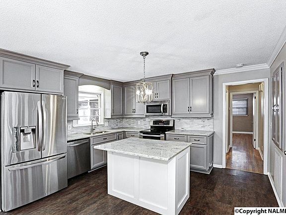 5th image of 412 Curtis Dr SE